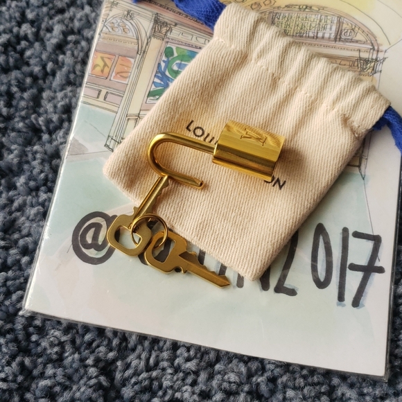 Louis Vuitton Lock & 2 Keys w/ Dustbag -LV Padlock - Picture 6 of 8